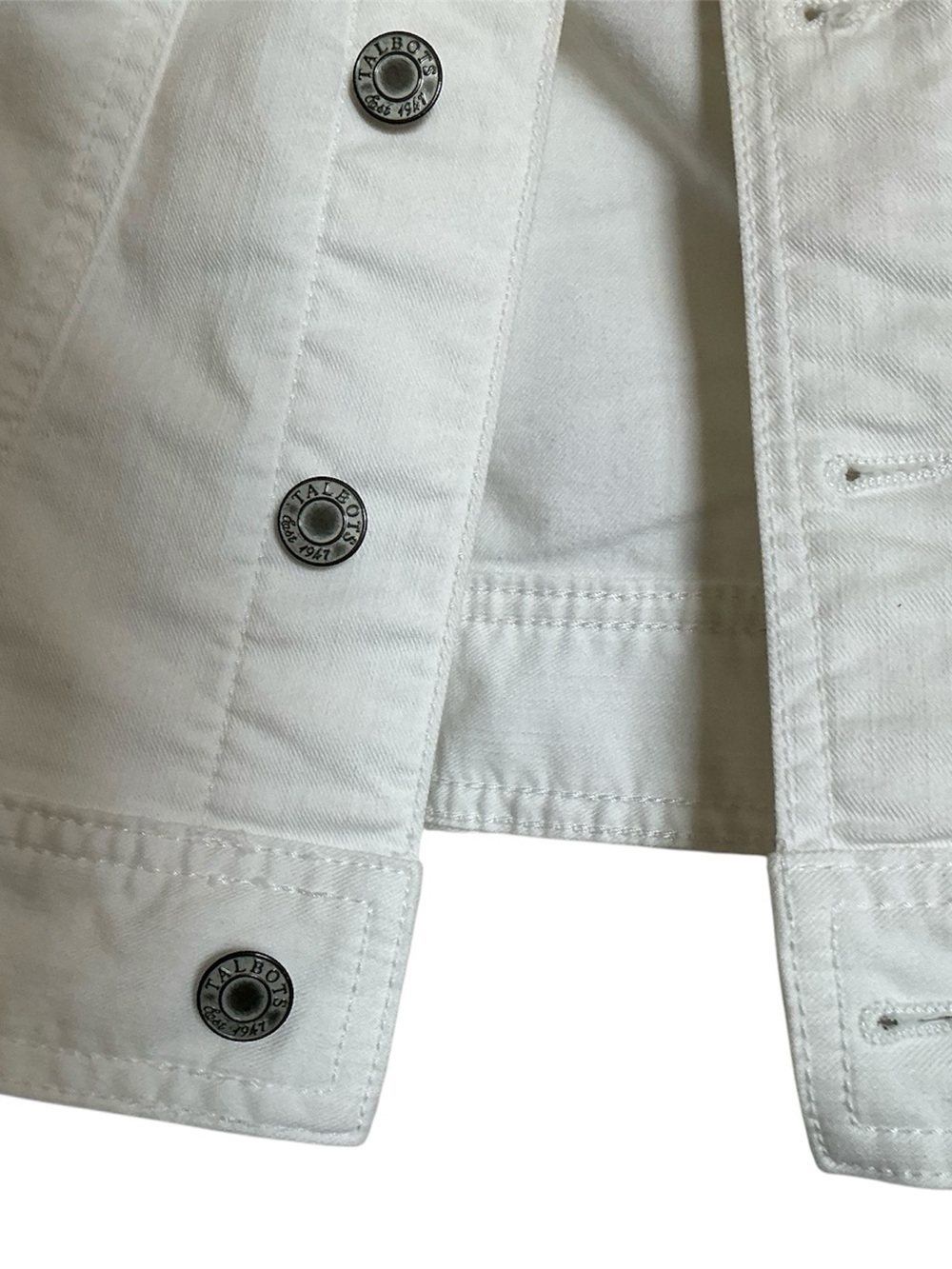 Classic Jean Jacket White, timeless staple, tailored & feminine SZ MP